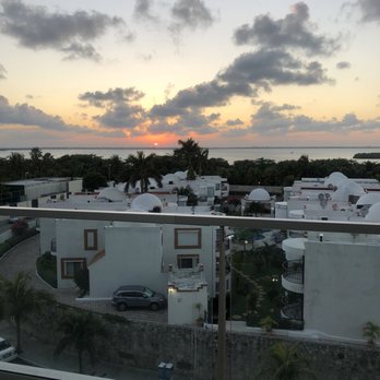 Secrets The Vine Cancun - Sunset view from balcony on floor C. - Hotels Near Me - Cancún, ROO Secrets The Vine Cancun - Sunset view from balcony on floor C. - Hotels Near Me - Cancún, ROO