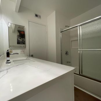 Aishola Remodeling - Flooring Near Me Aishola Remodeling - Flooring Near Me