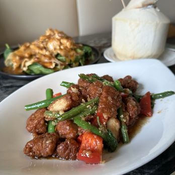 Kay Thai Eatery - Crispy Garlic Chicken - Thai Near Me - Fairfield, Connecticut Kay Thai Eatery - Crispy Garlic Chicken - Thai Near Me - Fairfield, Connecticut