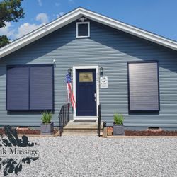 Carrie Pullen, LMT - Live Oak Massage Entrance