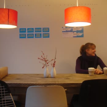 Augenblick Verweile - Die Lampenschirme sind von der Kölner Designerin "Halbeins" erstellt worden. - Cafes Near Me - Berlin, BE