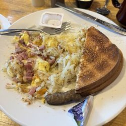 Bootleggers Saloon and Eatery - Ham omelette