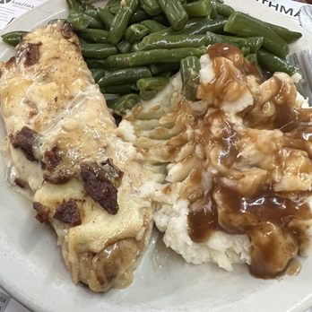 Boyd & Wurthmann Restaurant - Smothered chicken, green beans, mashed potatoes and gravy - Desserts Near Me - Berlin, Ohio Boyd & Wurthmann Restaurant - Smothered chicken, green beans, mashed potatoes and gravy - Desserts Near Me - Berlin, Ohio