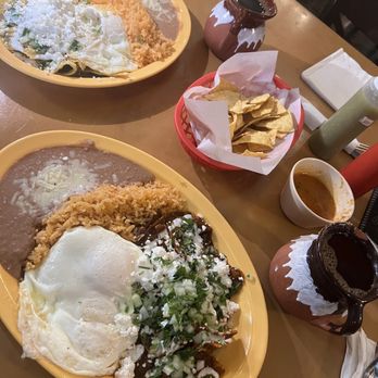 LA VECINDAD - Chilaquiles verdes y poblanos - Tacos Near Me - Las Vegas, Nevada LA VECINDAD - Chilaquiles verdes y poblanos - Tacos Near Me - Las Vegas, Nevada