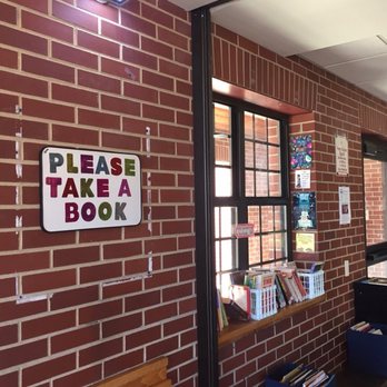 Metra - Highwood - Like a library - Train Stations Near Me - Highwood, Illinois