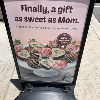 Edible Arrangements - Sign out front - Gift Shops Near Me - Evans, Georgia