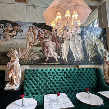 Flora Springs Wine Lounge - Wine Tasting Room Near Me - Napa, California Flora Springs Wine Lounge - Wine Tasting Room Near Me - Napa, California