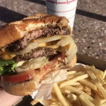 In-N-Out Burger - Fast Food Near Me - Davis, California
