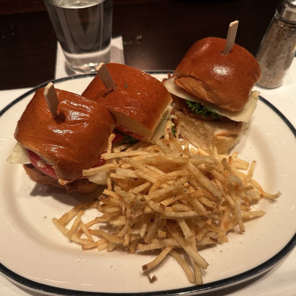 East Hampton Grill - New American Near Me - East Hampton, New York