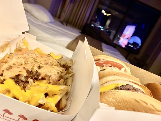 In-N-Out Burger by null