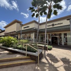 Pandora - Located between Famous Footwear and Tory Burch