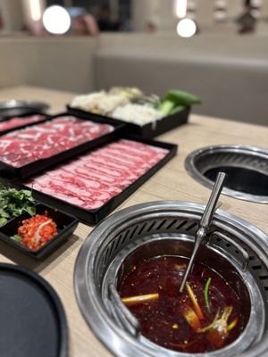 Mumu Hot Pot by null