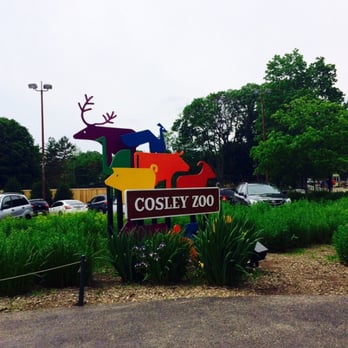 Cosley Zoo - Main entrance sign.. Nice and colorful so you can't miss it! - Zoos Near Me - Wheaton, Illinois