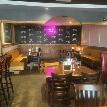 Lucky Seb’s - Inside eating area - Chinese Near Me - Lawrence, Kansas