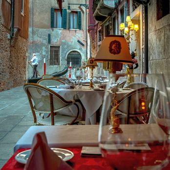 Le Bistrot de Venise - La Terazza del Bistrot de Venise, uno scorcio unico sul canale delle gondole - Wine Bars Near Me - Venice, VE Le Bistrot de Venise - La Terazza del Bistrot de Venise, uno scorcio unico sul canale delle gondole - Wine Bars Near Me - Venice, VE