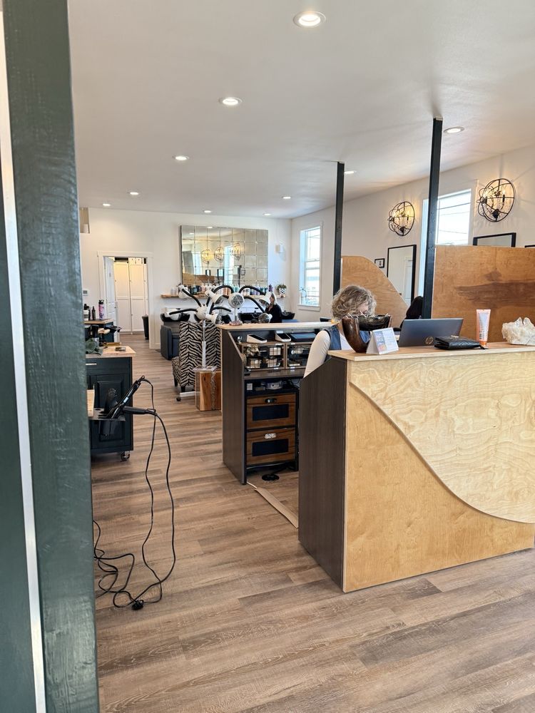 Jilian G. Salon Image