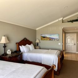 On the Beach Bed & Breakfast - Double bed room very spacious (203)