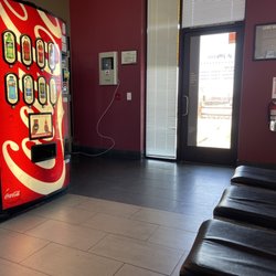 Jiffy Lube - Nice clean air conditioned waiting area