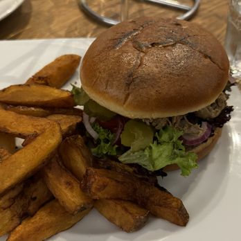 Czarna Kaczka - Duck burger with fries - Polish Near Me - Kraków, Massachusetts Czarna Kaczka - Duck burger with fries - Polish Near Me - Kraków, Massachusetts