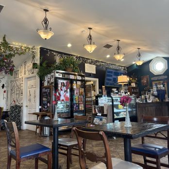 Juny Cafe - Cute and cozy dining area - Cafes Near Me - Austintown, Ohio