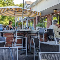 Vazzy's Osteria - Patio