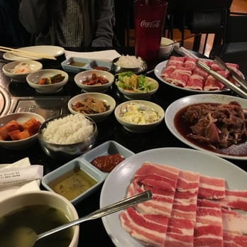 BBQ Hut Restaurant - Barbeque Near Me - Hoffman Estates, Illinois