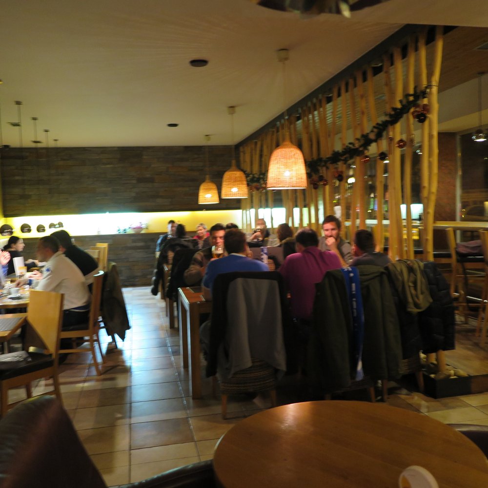 Pizzaria Sharingham - a full restau after a hockey game - Pizza Near Me - Brno, JM