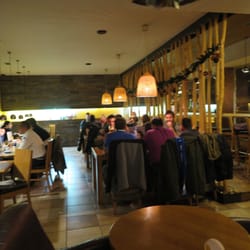 Pizzaria Sharingham - A full restau after a hockey game