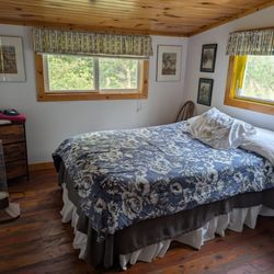 Bog Lake Outfitters - One of two Brown Trout Cabin bedrooms