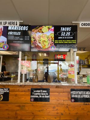 El Rey Tacos Y Mariscos by null
