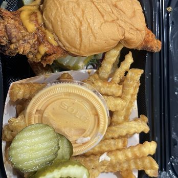 Dave's Hot Chicken - Daves Mini Sliders w/ Fries - Chicken Shop Near Me - Claremont, California Dave's Hot Chicken - Daves Mini Sliders w/ Fries - Chicken Shop Near Me - Claremont, California