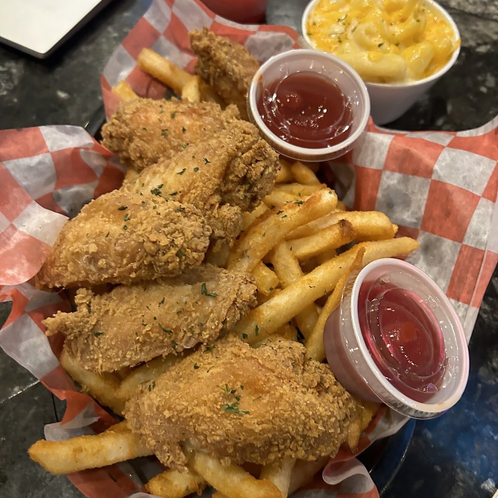 Daiq’s - Sports Bars Near Me - Houston, Texas