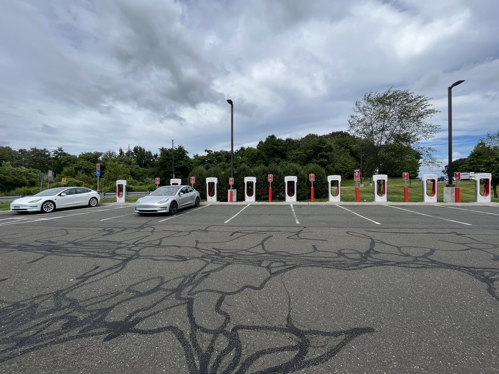TESLA SUPERCHARGER DARIEN 1 W Ave, Darien, Connecticut EV