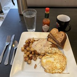 Dulce Vida - Country fried steak and eggs