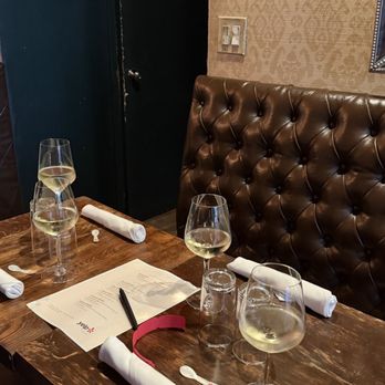 The Warren - Gastropubs Near Me - New York, New York The Warren - Gastropubs Near Me - New York, New York