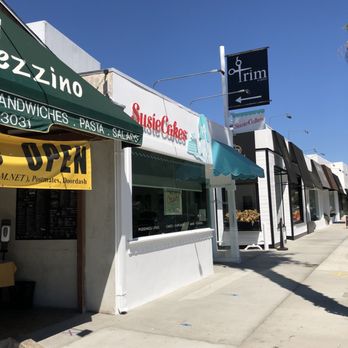 SusieCakes - Studio City - Side walk view - Bakeries Near Me - Studio City, California SusieCakes - Studio City - Side walk view - Bakeries Near Me - Studio City, California