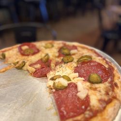 Infernos Wood Fired Oven & Spirits - Boerne - Jalapeño and pineapple and pepperoni pizza