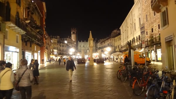 Piazza Delle Erbe by null
