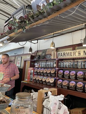 Georgia's Farmer's Market by null