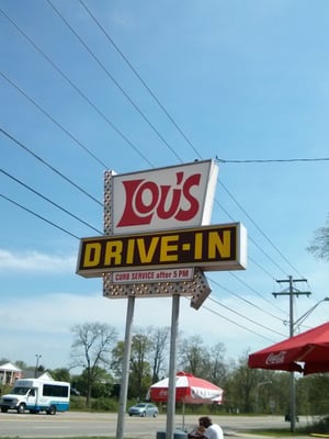 Lou's Drive-In by null