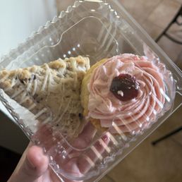 Blueberry scone and strawberry shortcake cupcake Blueberry scone and strawberry shortcake cupcake