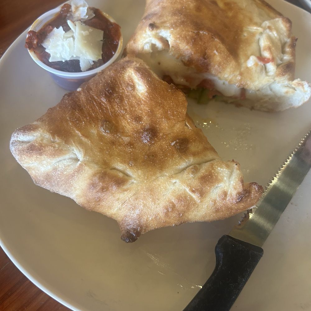 Neighbor's Kitchen & Yard - Pizza Near Me - Bastrop, Texas