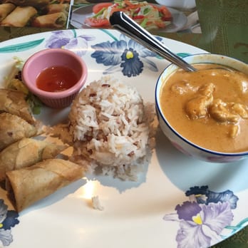 Phonthip Style Thai Restaurant - Lunch special - Spring roll, white rice, curry (not sure which one). - Thai Near Me - Spokane, Washington