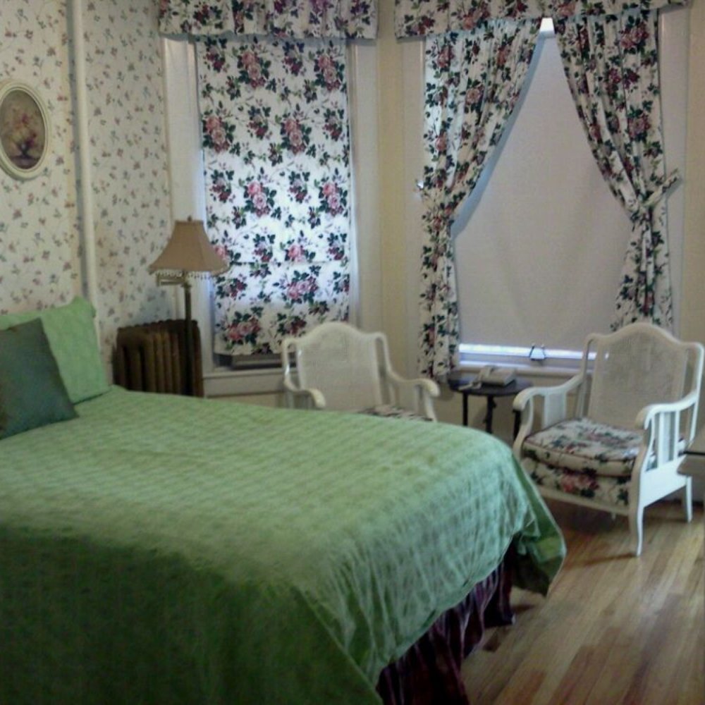 The Holiday Chalet - My room - Hotels Near Me - Denver, Colorado The Holiday Chalet - My room - Hotels Near Me - Denver, Colorado