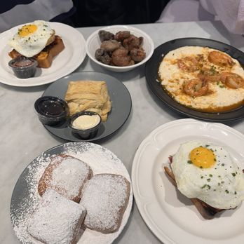 Roux Diner - Beignets, tartine, shrimp, and grits - Breakfast & Brunch Near Me - Chicago, Illinois