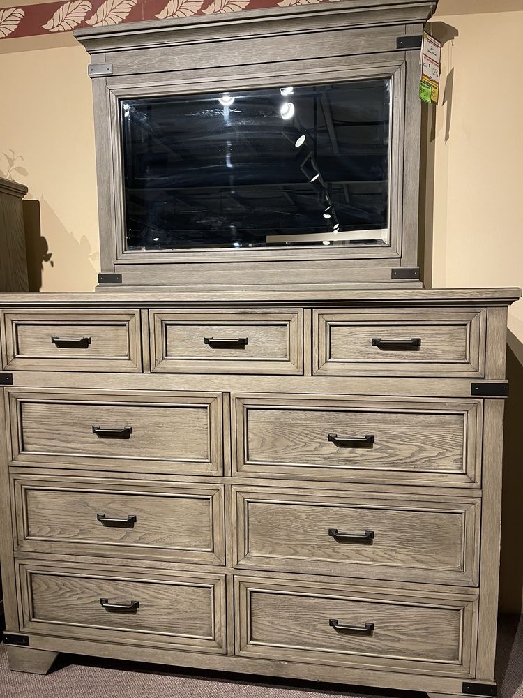 KUTTER’S AMERICA’S FURNITURE STORE Updated September 2024 2100 S