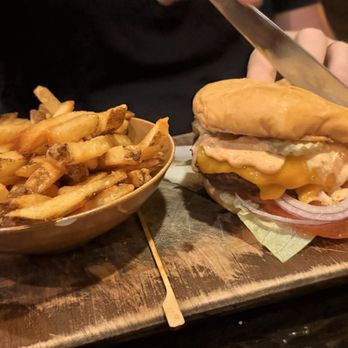 Driftwood - Florida beef cheddar cheeseburger with a special sauce - Cocktail Bars Near Me - Boynton Beach, Florida Driftwood - Florida beef cheddar cheeseburger with a special sauce - Cocktail Bars Near Me - Boynton Beach, Florida