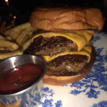 Community Tavern - Community Cheeseburger - New American Near Me - Chicago, Illinois