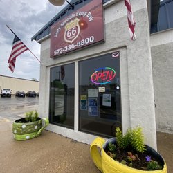 Flo's 66 Diner - Entrance