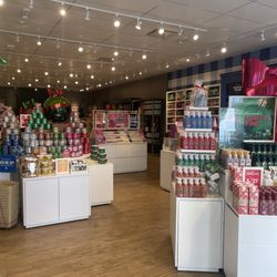 Bath & Body Works - Spacious and stocked!